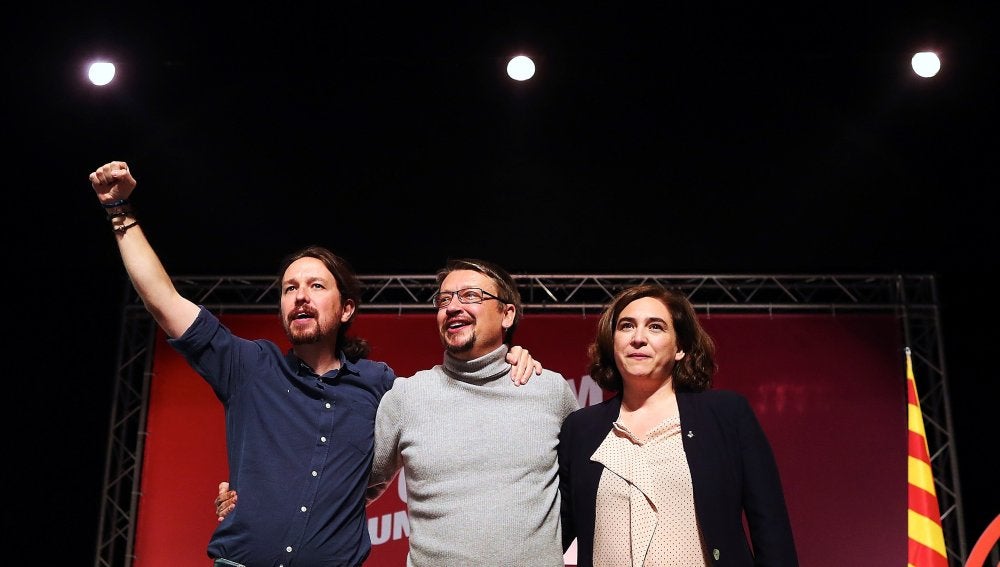 Pablo Iglesias cierra la campaña con Domènech y Colau. 