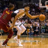 Wade trata de frenar a Antetokounmpo Wade trata de frenar a Antetokounmpo