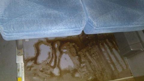 Imagen de la sustancia abrasiva en el autob&uacute;s