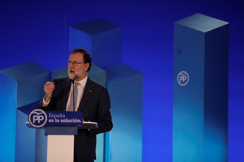 Mariano Rajoy y Fátima Báñez aterrizan este sábado en Elche en un encuentro con pymes y autónomos Mariano Rajoy y Fátima Báñez aterrizan este sábado en Elche en un encuentro con pymes y autónomos