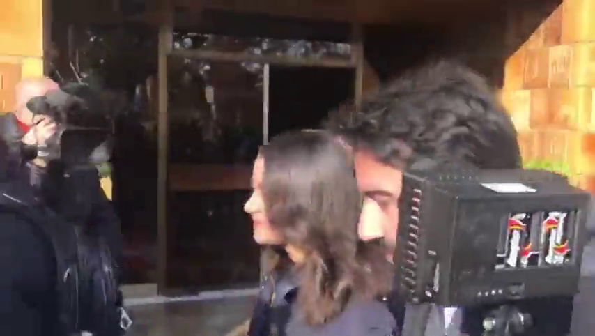 Insultos a Inés Arrimadas mientras paseaba con su marido durante la jornada de reflexión Insultos a Inés Arrimadas mientras paseaba con su marido durante la jornada de reflexión