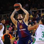 Moerman intenta lanzar a canasta ante la defensa de Unicaja Moerman intenta lanzar a canasta ante la defensa de Unicaja