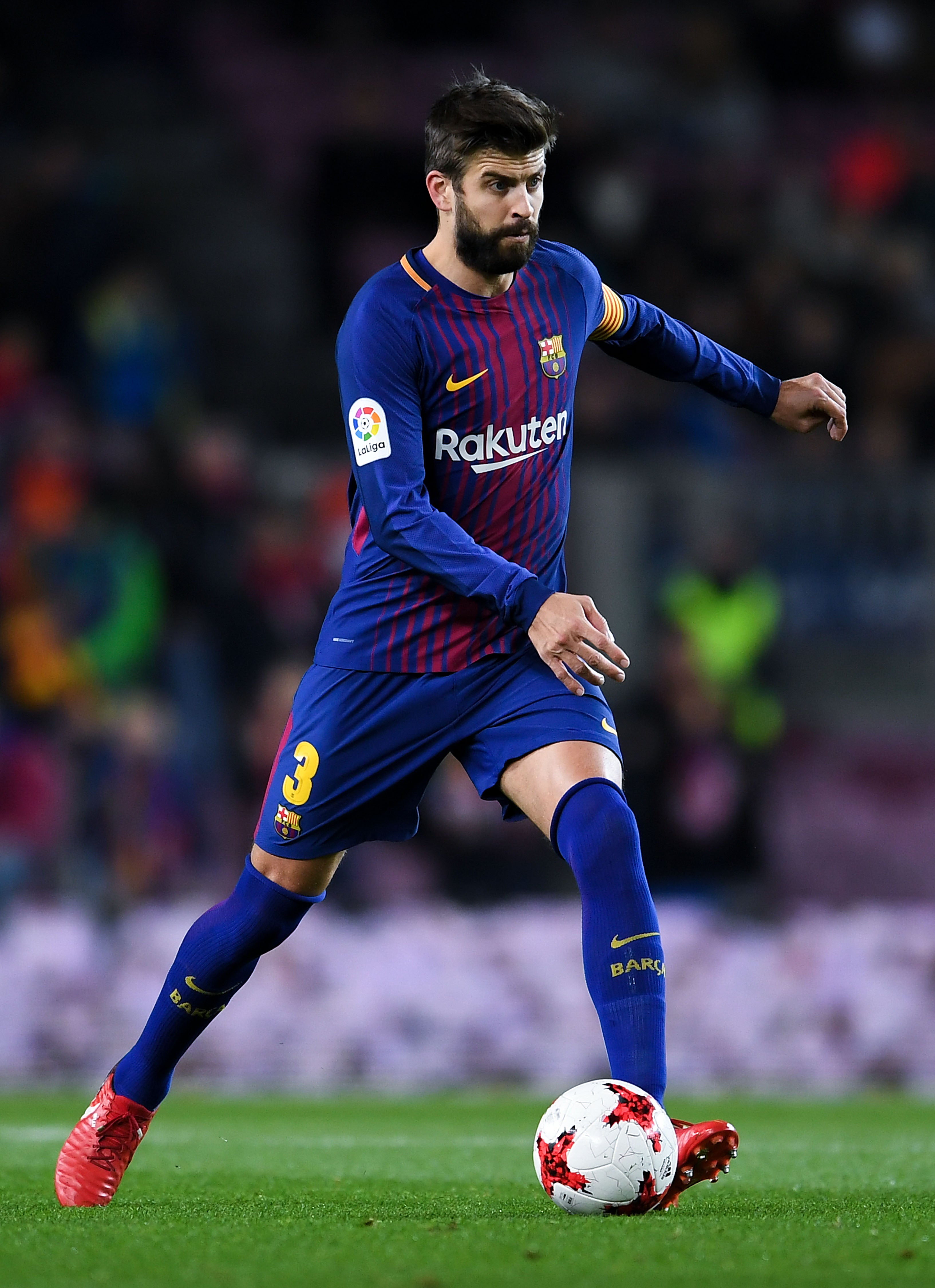 Piqué sobre los insultos a Shakira: "No me corresponde a mí tomar decisiones sobre este asunto" Piqué sobre los insultos a Shakira: "No me corresponde a mí tomar decisiones sobre este asunto"