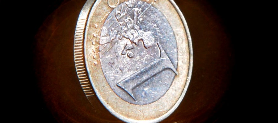 La justicia europea avala la multa por los datos del déficit valenciano Imagen de una moneda de un euro La justicia europea avala la multa por los datos del déficit valenciano Imagen de una moneda de un euro