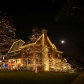 Casa decorada con luces de Navidad (20-12-2017)