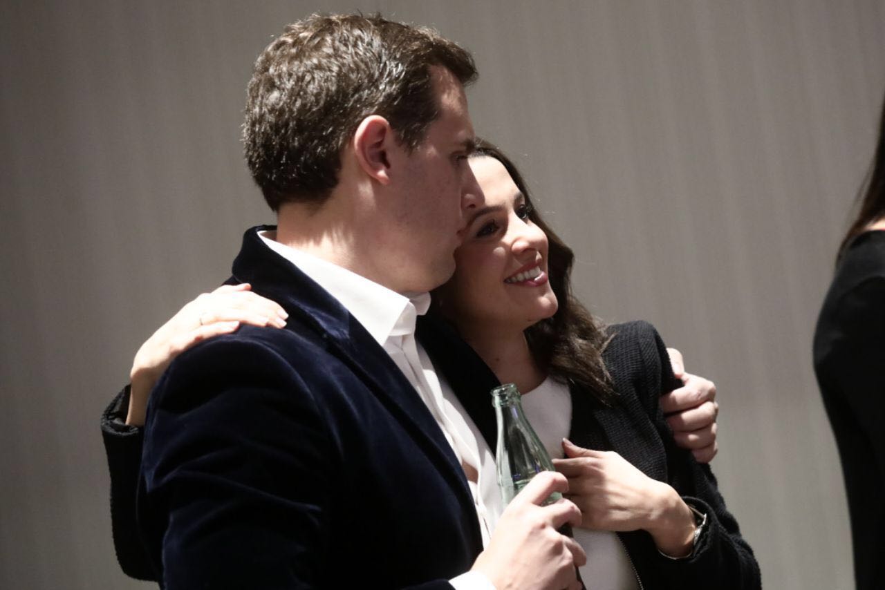 Ciudadanos gana las elecciones en Cataluña y el bloque independentista consigue la mayoría absoluta Ciudadanos gana las elecciones en Cataluña y el bloque independentista consigue la mayoría absoluta