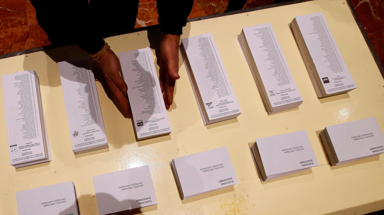 Cataluña dirime en las urnas si los ciudadanos avalan el 155 o el proceso soberanista Cataluña dirime en las urnas si los ciudadanos avalan el 155 o el proceso soberanista