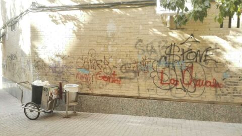 Pintadas en un edificio privado de Elche