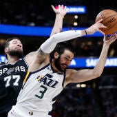 Ricky Rubio, en acción ante los Spurs