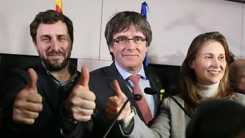 Carles Puigdemont celebra los resultados electorales Carles Puigdemont celebra los resultados electorales