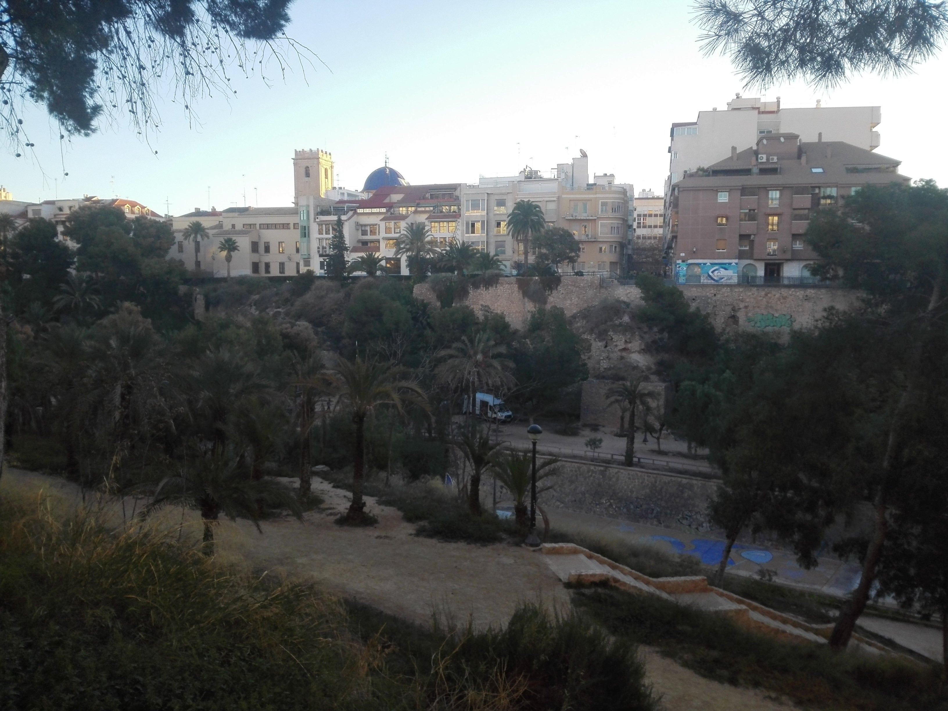 El viento de poniente eleva la temperatura en Elche y Crevillent a los 20 grados y en Santa Pola a los 18 grados El viento de poniente eleva la temperatura en Elche y Crevillent a los 20 grados y en Santa Pola a los 18 grados