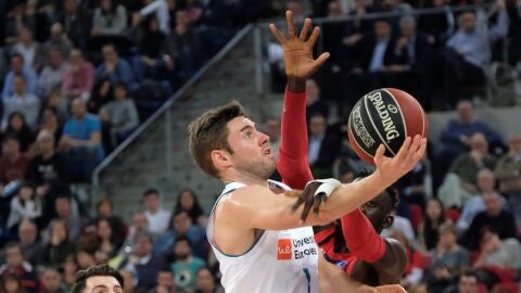 Causeur entra a canasta ante el Baskonia