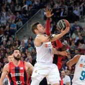 Causeur entra a canasta ante el Baskonia