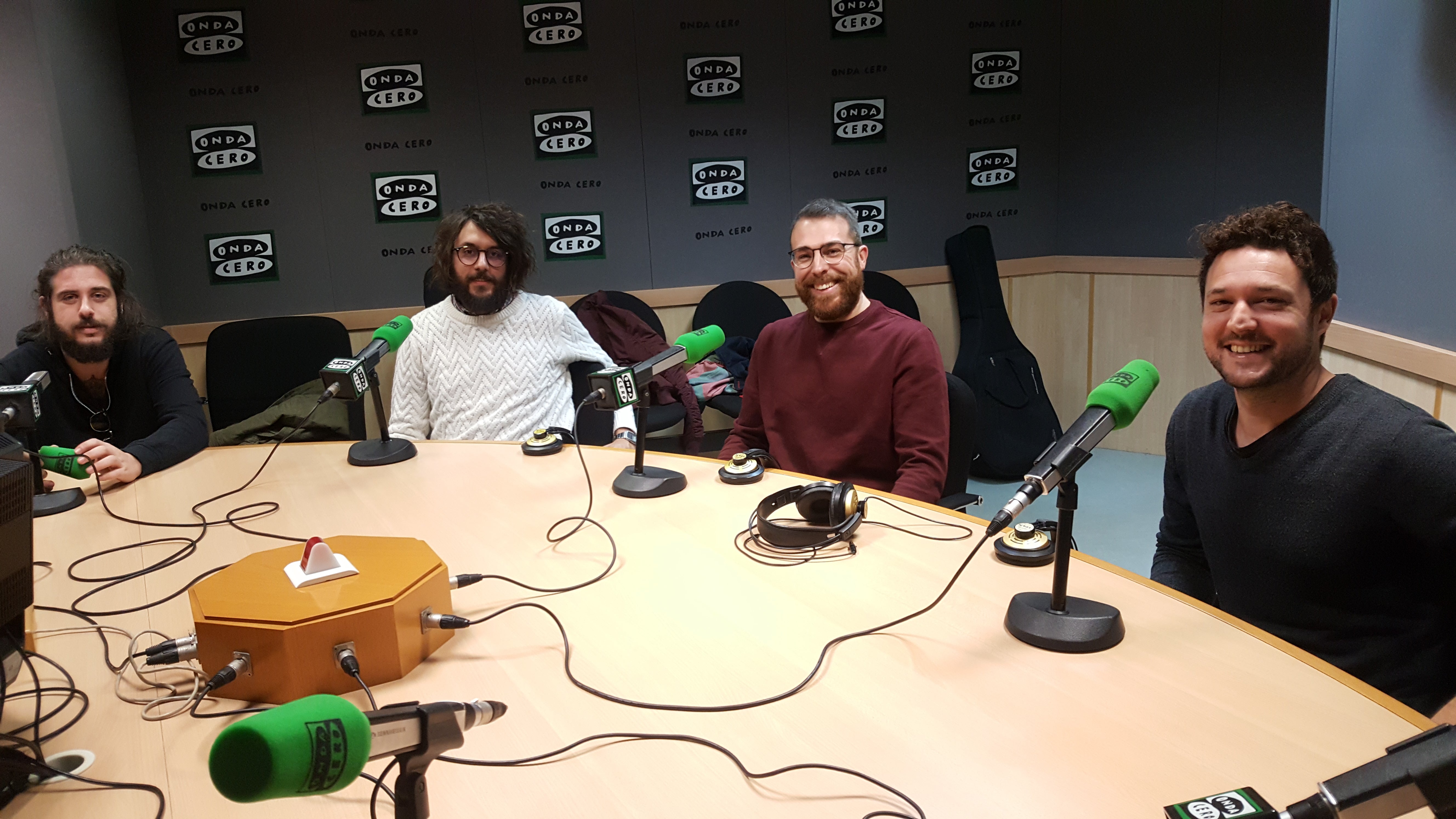 Entrevista a L'Emperador en Aquí en la Onda C.Valenciana Entrevista a L'Emperador en Aquí en la Onda C.Valenciana