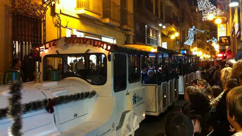 TODOS LOS ENTES FESTEROS PARTICIPARÁN ARROPANDO A LOS REYES MAGOS Un centenar de efectivos velarán por la seguridad en la Cabalgata de Reyes de Elche