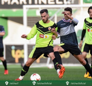 Jony Ñíguez, en un entrenamiento con el Elche CF en el estadio Martínez Valero. Jony Ñíguez, en un entrenamiento con el Elche CF en el estadio Martínez Valero.