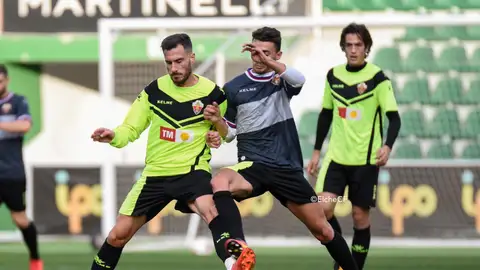 Jony Ñíguez, en un entrenamiento con el Elche CF en el estadio Martínez Valero. ELCHE CF