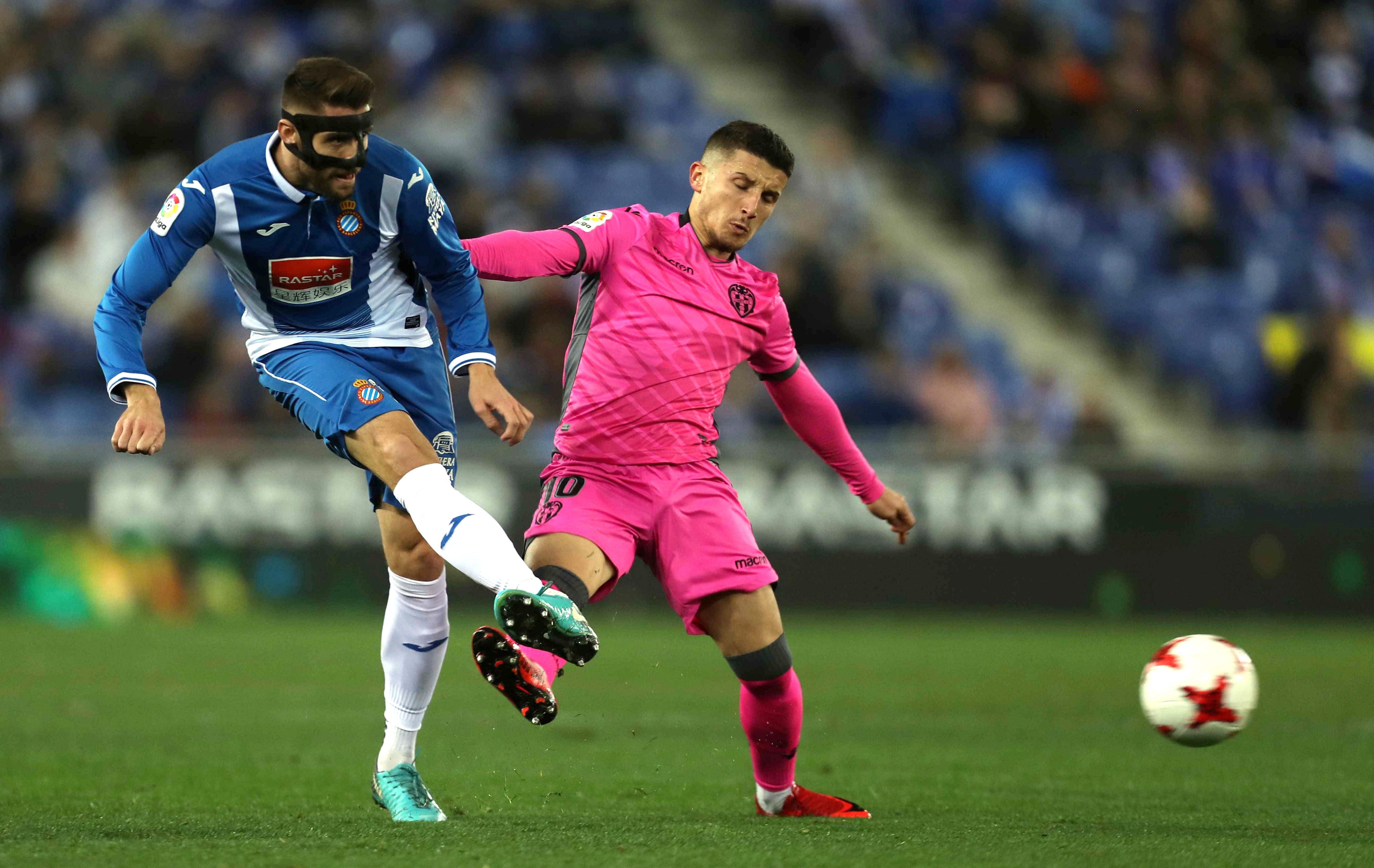 El Levante golpea primero tras remontar a un Espanyol sin premio El Levante golpea primero tras remontar a un Espanyol sin premio