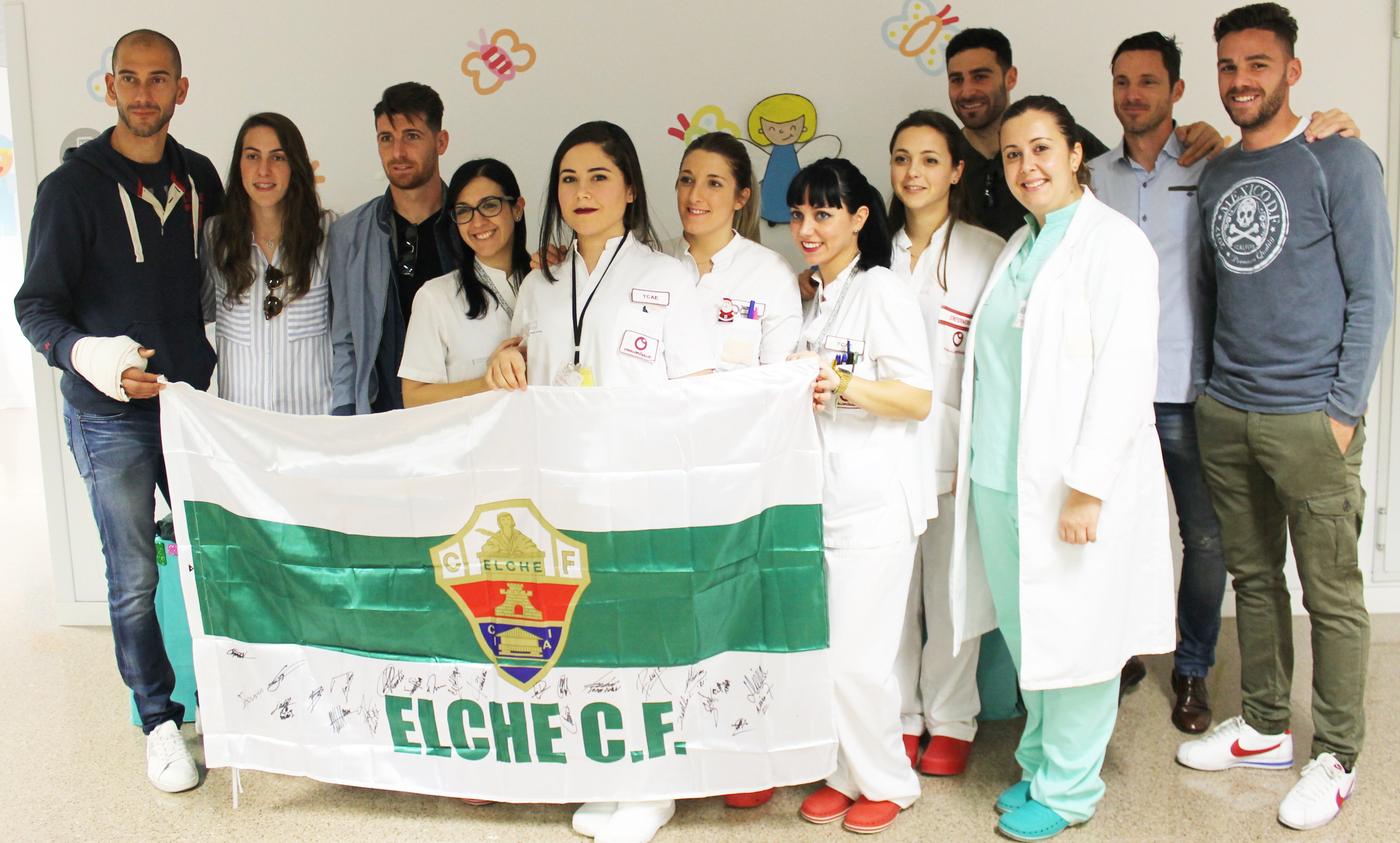 El Elche adelanta los reyes a los niños hospitalizados El Elche adelanta los reyes a los niños hospitalizados