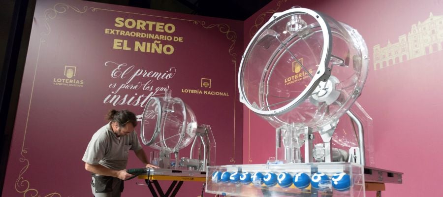 Descarga e instalación de los bombos que se utilizarán el próximo 6 de enero Descarga e instalación de los bombos que se utilizarán el próximo 6 de enero