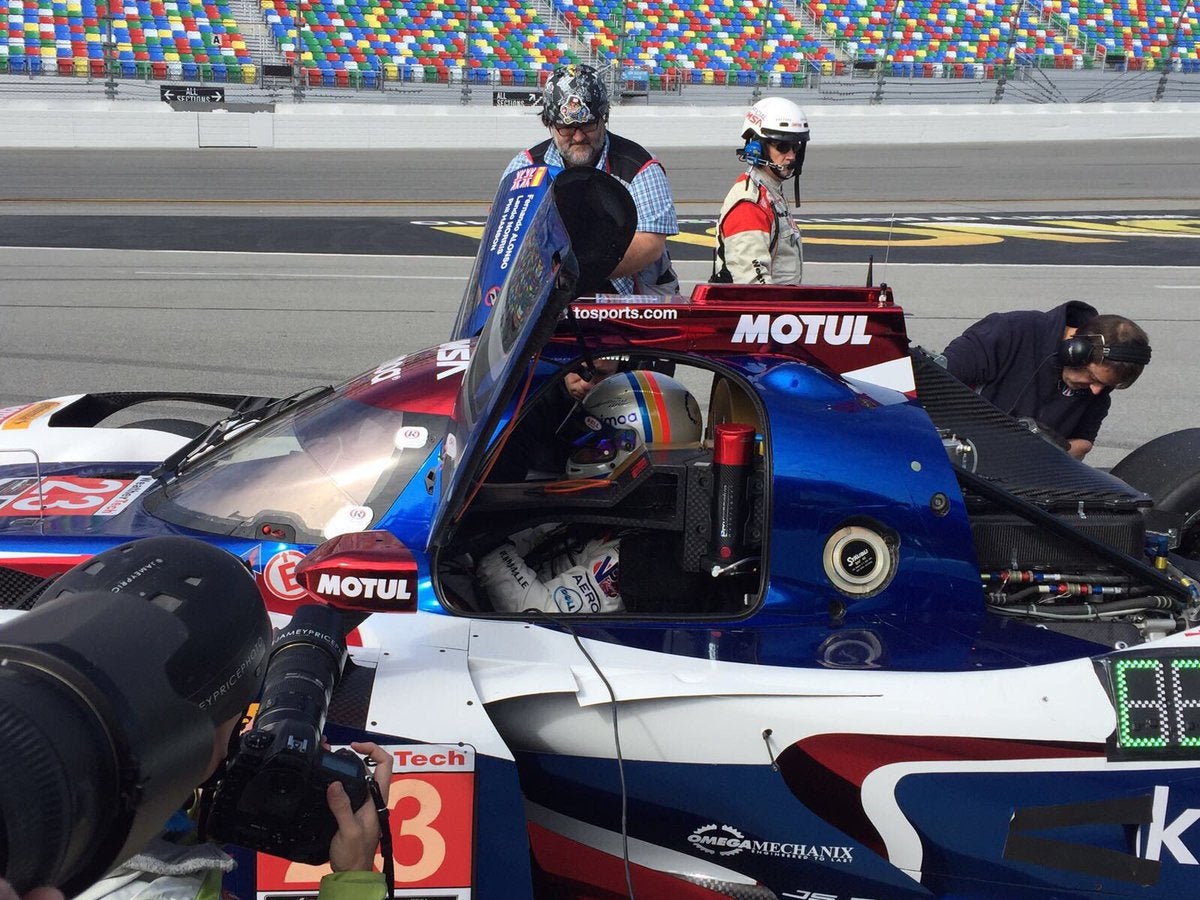 Fernando Alonso debuta en Daytona y su equipo marca el sexto mejor tiempo en la primera sesión Fernando Alonso debuta en Daytona y su equipo marca el sexto mejor tiempo en la primera sesión