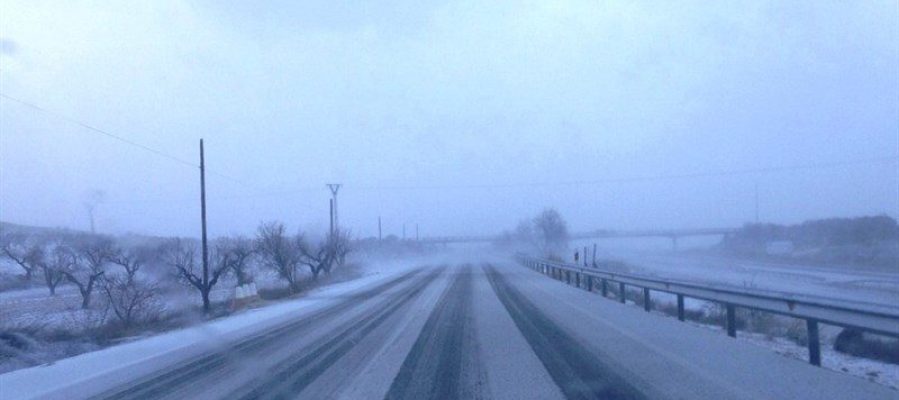 Precaución en la carretera ante la posibilidad de nieve y hielo Precaución en la carretera ante la posibilidad de nieve y hielo
