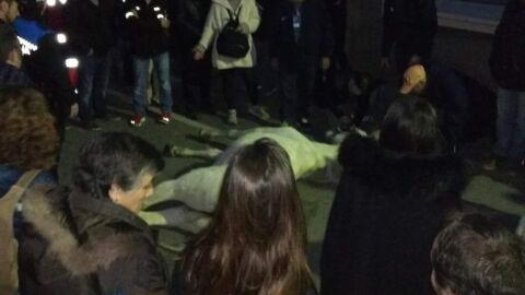 Imagen del caballo muerto durante la cabalgata de Reyes en Terrassa
