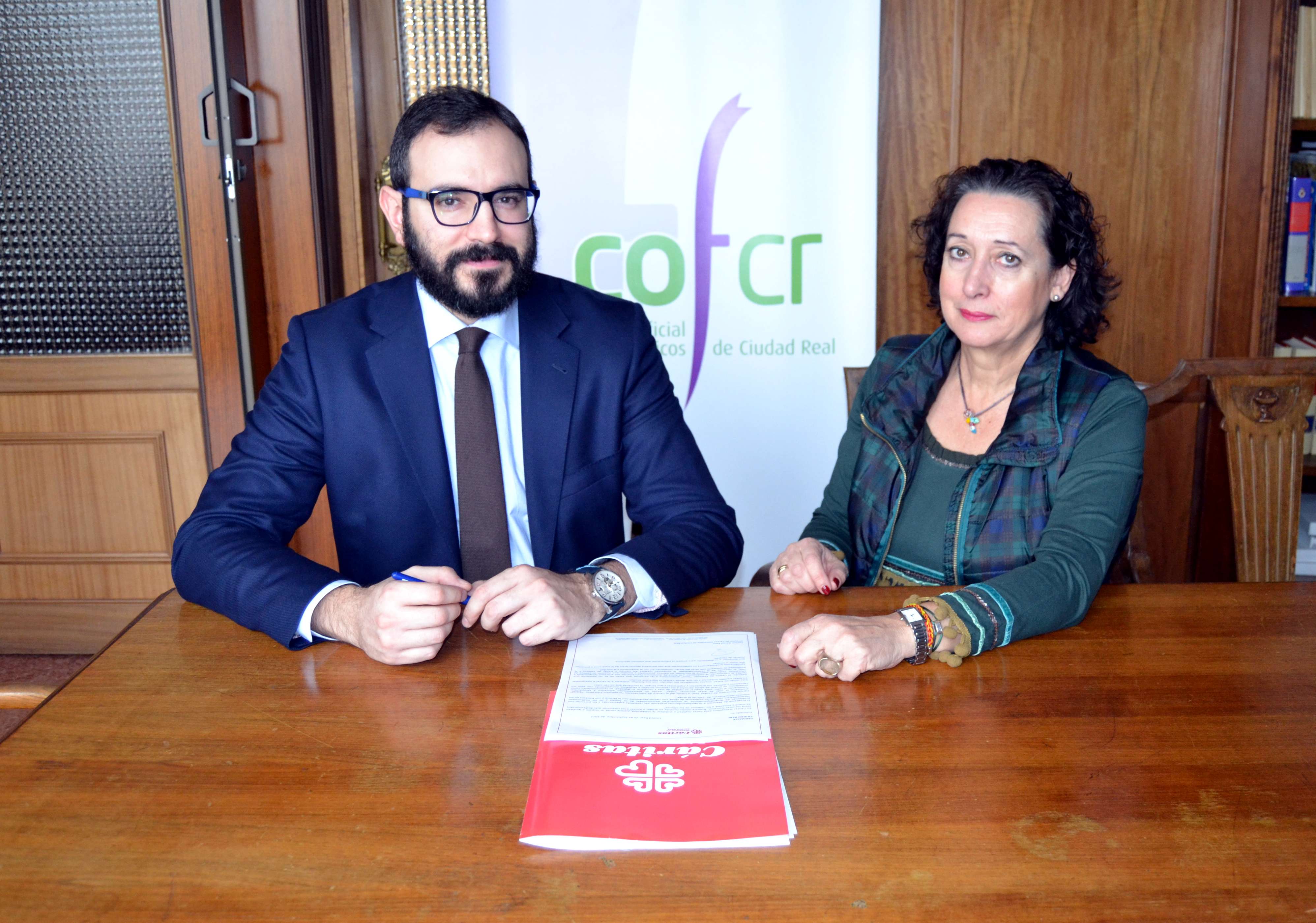 El Colegio de Farmacéuticos de Ciudad Real dona mil euros a Cáritas Interparroquial de Ciudad Real El Colegio de Farmacéuticos de Ciudad Real dona mil euros a Cáritas Interparroquial de Ciudad Real