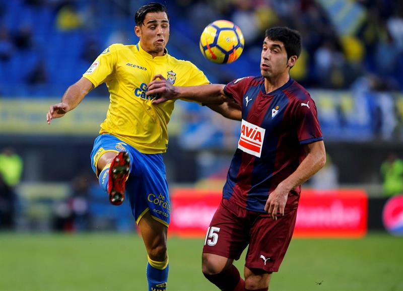 Las Palmas se deja remontar y estrena con derrota la era Jémez Las Palmas se deja remontar y estrena con derrota la era Jémez
