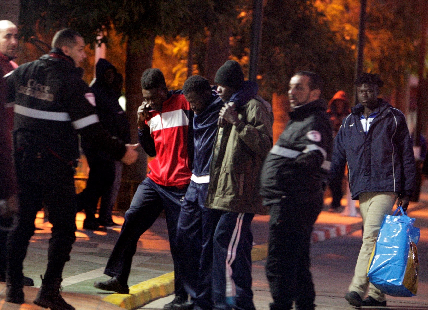 Más de 200 inmigrantes logran acceder a Melilla en el primer salto a la valla del año Más de 200 inmigrantes logran acceder a Melilla en el primer salto a la valla del año