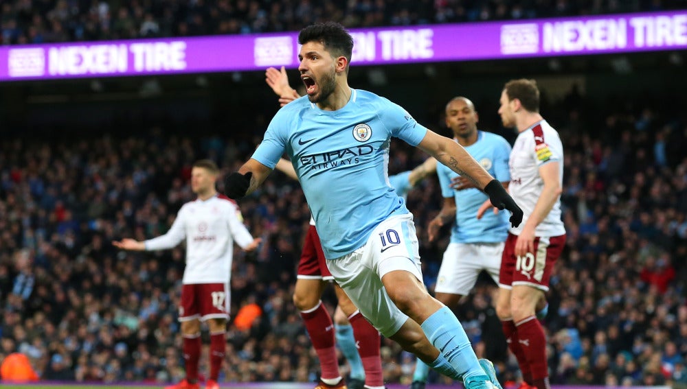 Agüero celebra uno de sus goles con el Manchester City