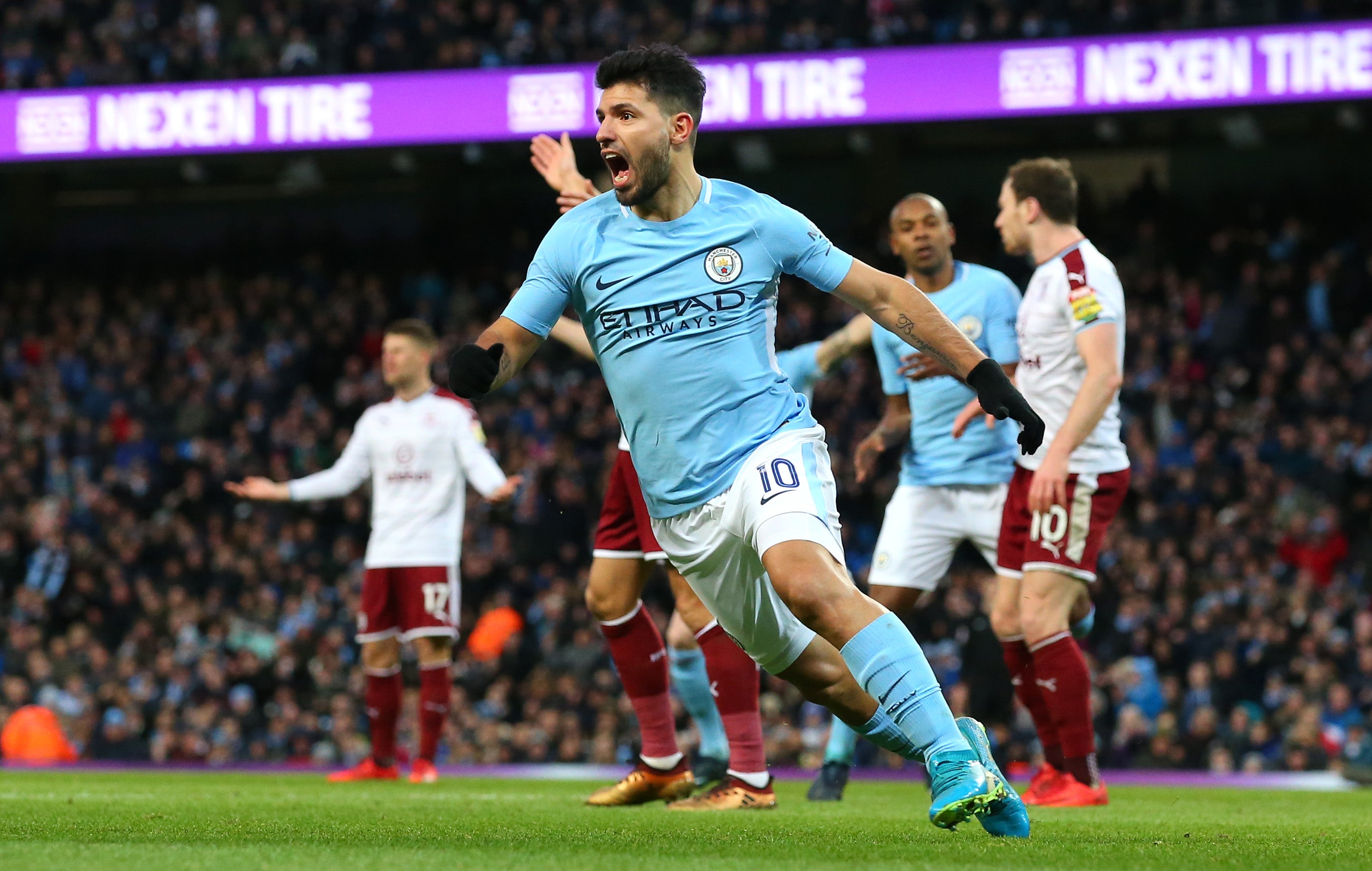 Agüero guía al City ante el Burnley y los de Guardiola pasan de ronda en la FA Cup Agüero guía al City ante el Burnley y los de Guardiola pasan de ronda en la FA Cup