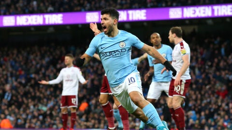 Ag&uuml;ero celebra uno de sus goles con el Manchester City