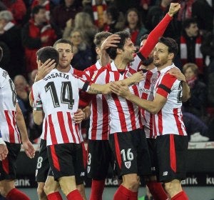 El Athletic celebrando el gol de Etxeita El Athletic celebrando el gol de Etxeita