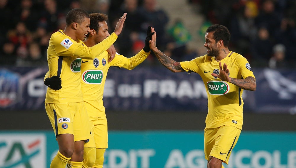 Neymar y Mbappe celebrando un gol