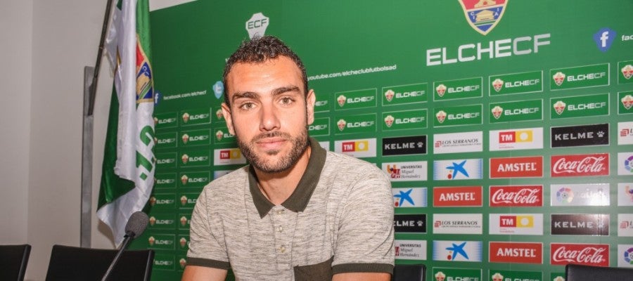 Gonzalo Verdú, el día de su presentación como jugador del Elche CF. Gonzalo Verdú, el día de su presentación como jugador del Elche CF.