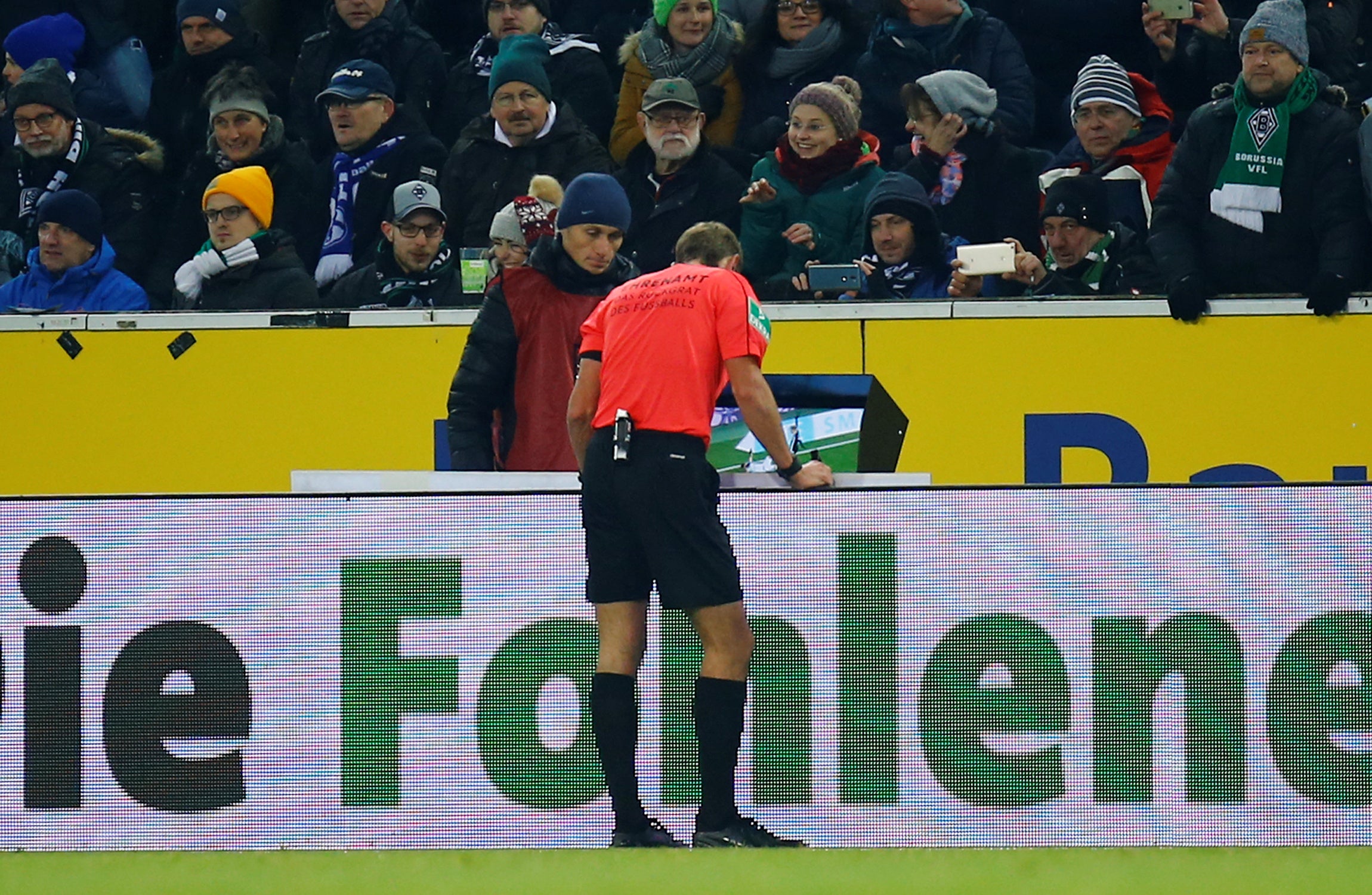 La mitad de jugadores de la Bundesliga rechaza el VAR La mitad de jugadores de la Bundesliga rechaza el VAR