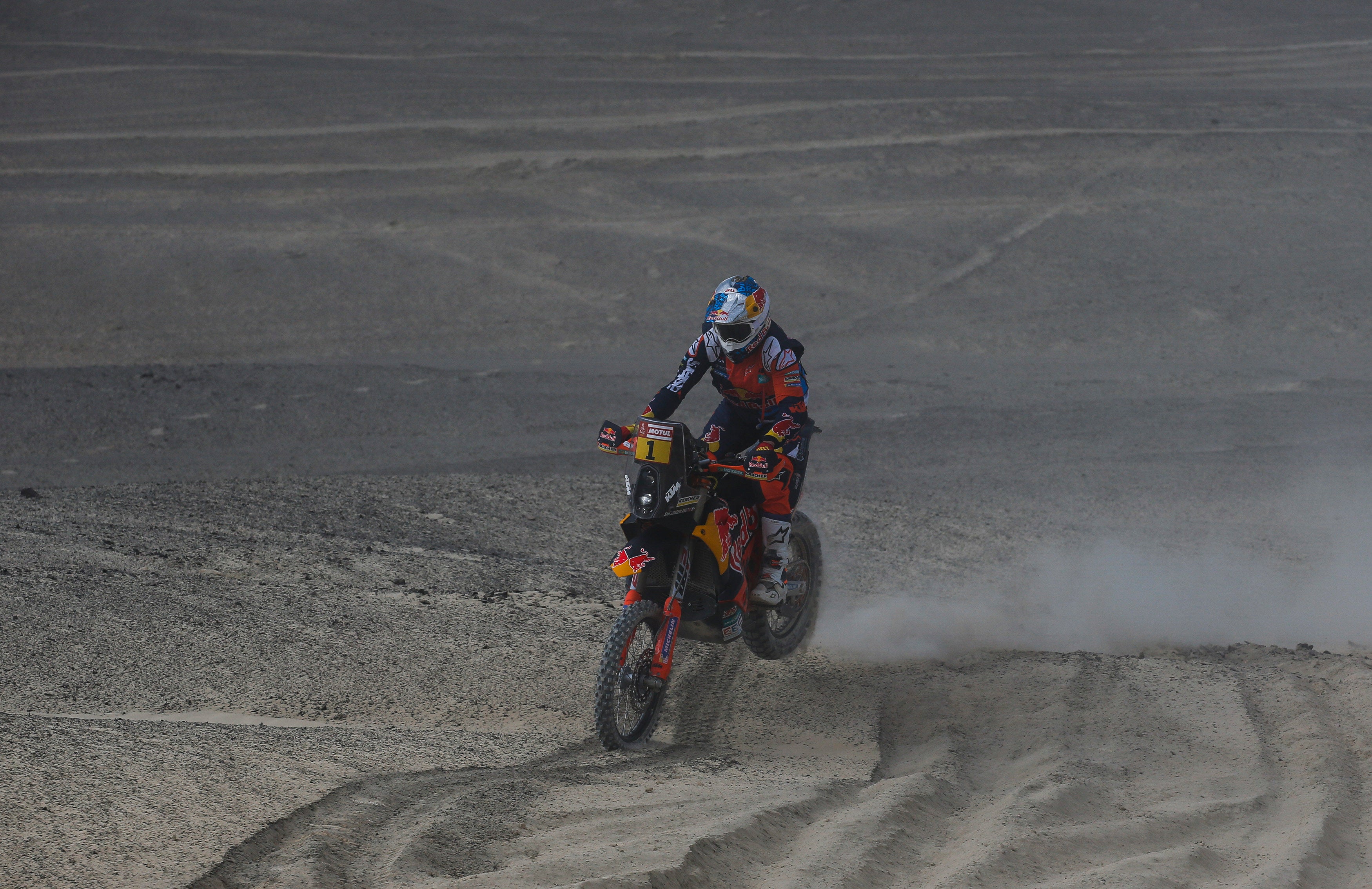 Sam Sunderland arrebata el liderato a Barreda en el Dakar Sam Sunderland arrebata el liderato a Barreda en el Dakar