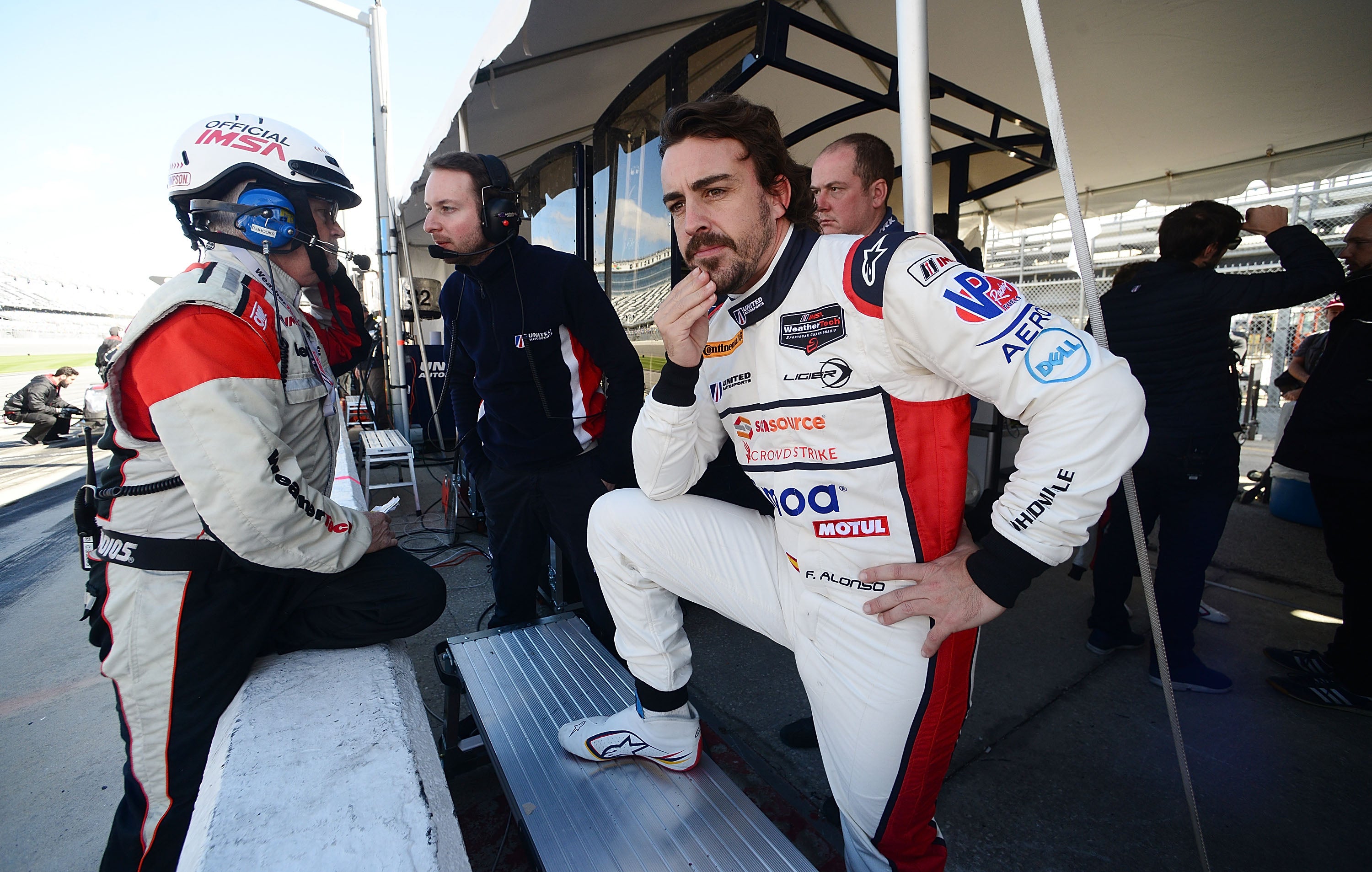 Fernando Alonso saldrá 13º en las 24 horas de Daytona; pole para Cadillac Fernando Alonso saldrá 13º en las 24 horas de Daytona; pole para Cadillac