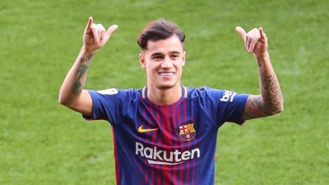 Philippe Coutinho posa sonriente en su presentaci&oacute;n con el Bar&ccedil;a