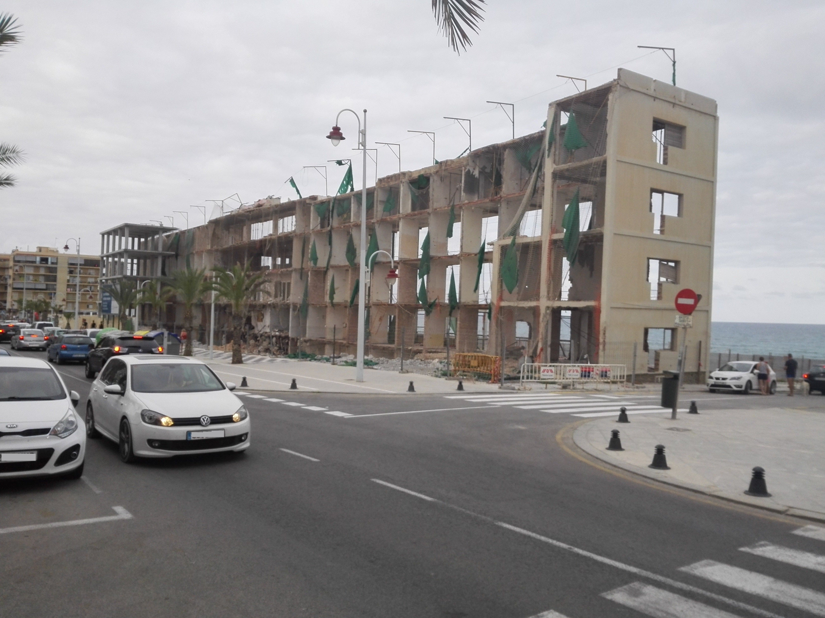 El Tribunal Supremo valida la suspensión de las obras de rehabilitación del viejo hotel de Arenales por exceder la licencia concedida El Tribunal Supremo valida la suspensión de las obras de rehabilitación del viejo hotel de Arenales por exceder la licencia concedida