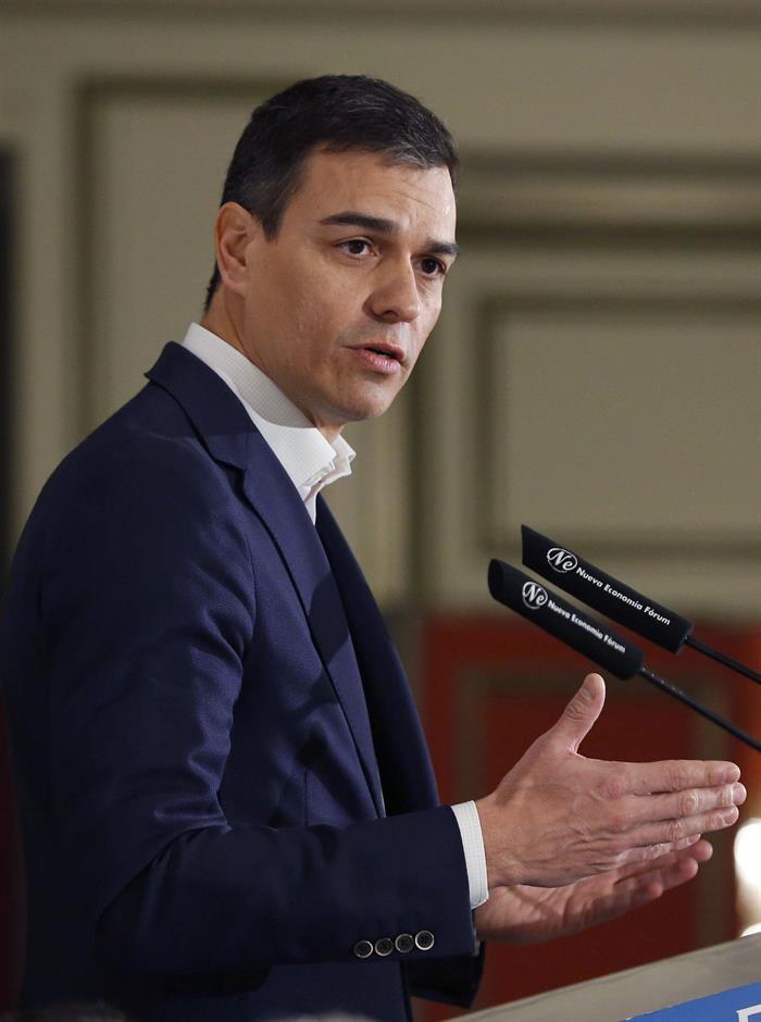 Las preguntas de Amón: "¿En quién van a recaer los impuestos, amigo Pedro, en los banqueros o en los clientes?" Las preguntas de Amón: "¿En quién van a recaer los impuestos, amigo Pedro, en los banqueros o en los clientes?"
