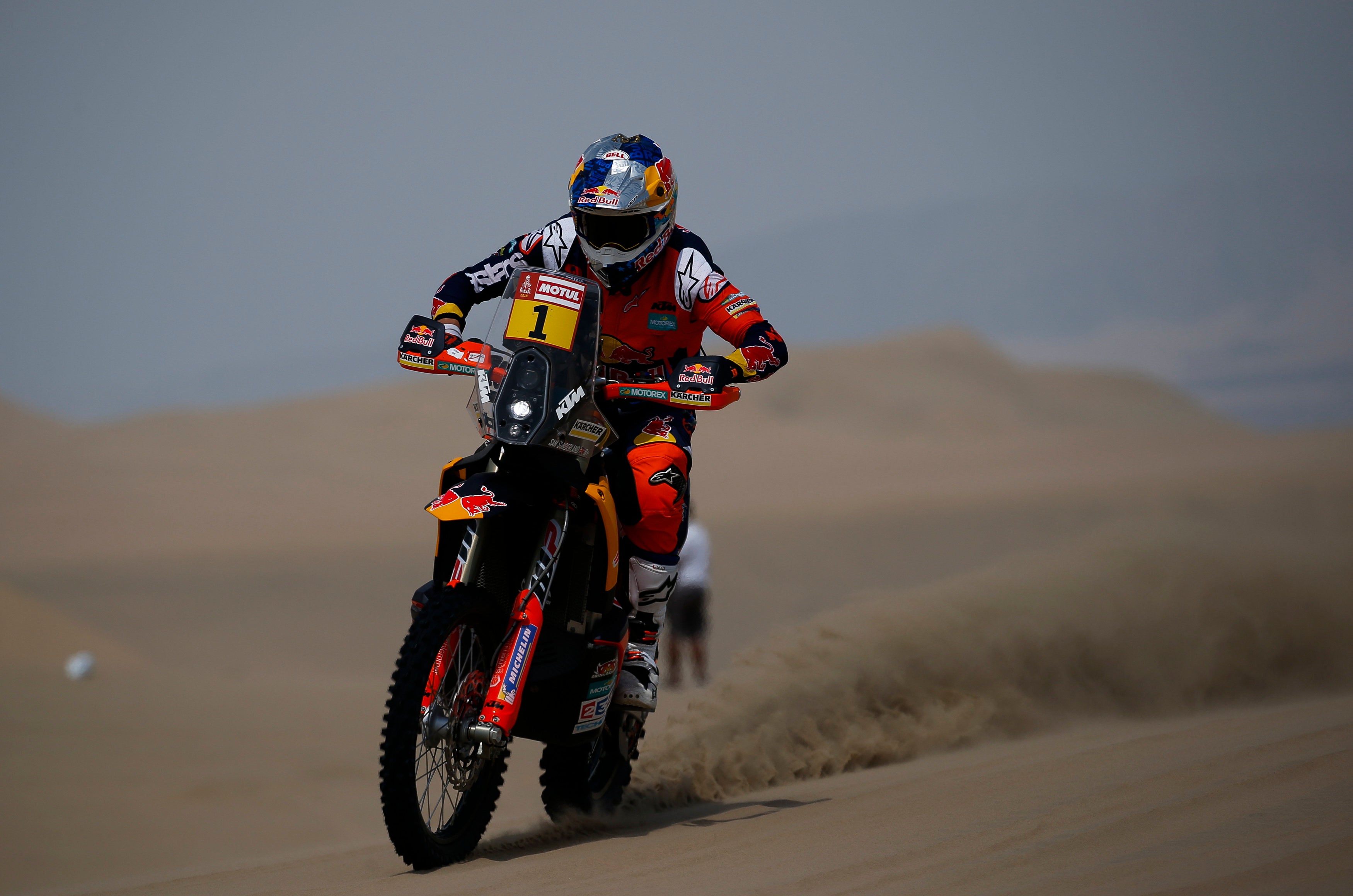 Sam Sunderland, fuera del Dakar tras sufrir un accidente en la cuarta etapa Sam Sunderland, fuera del Dakar tras sufrir un accidente en la cuarta etapa