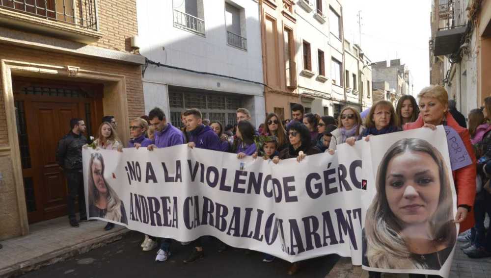 Imatge de la manifestació del diumenge amb la imatge d´Andrea Carballo. 