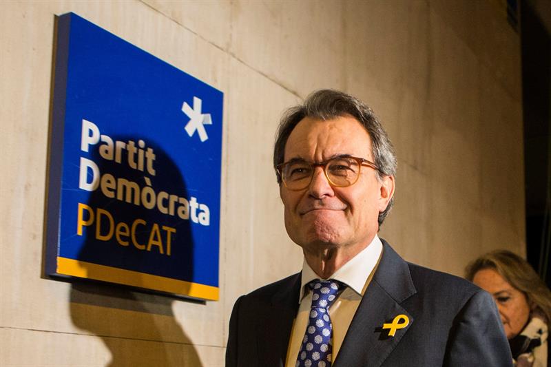 Artur Mas anuncia su dimisión como presidente del PDeCAT por "el calendario judicial" y para dar un "impulso" al partido Artur Mas anuncia su dimisión como presidente del PDeCAT por "el calendario judicial" y para dar un "impulso" al partido