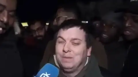 Un aficionado ciego del Arsenal se toma a cachondeo la derrota Un aficionado ciego del Arsenal se toma a cachondeo la derrota