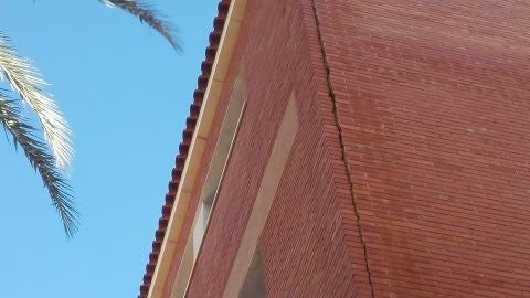 Grieta en la fachada del colegio Jaume I de Elche