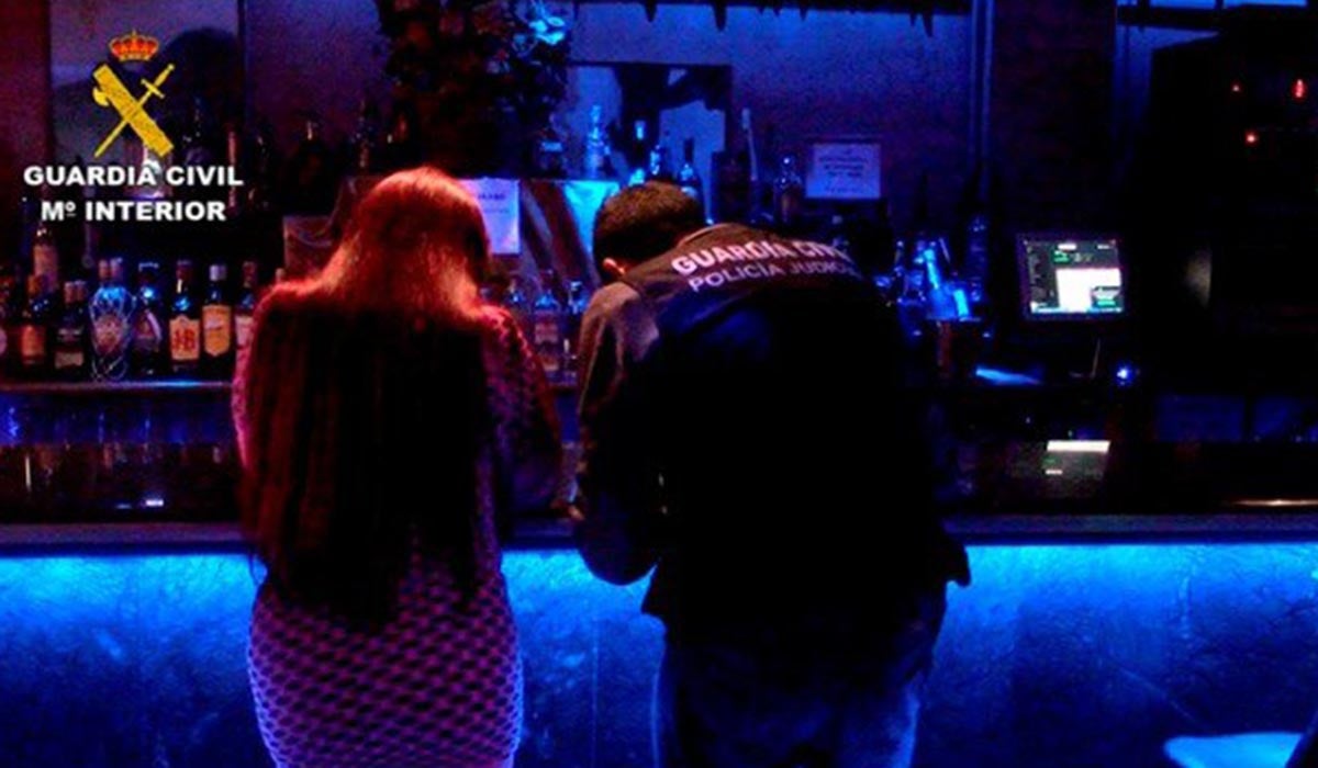 Liberadas dos menores captadas en un instituto de Madrid y obligadas a prostituirse en un club de alterne de Toledo Liberadas dos menores captadas en un instituto de Madrid y obligadas a prostituirse en un club de alterne de Toledo