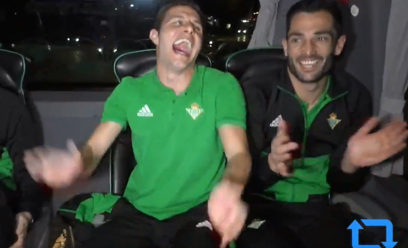 Joaquín sigue de fiesta: "Llevo 45 años casada contigo y nunca me has comprado nada..." Joaquín sigue de fiesta: "Llevo 45 años casada contigo y nunca me has comprado nada..."