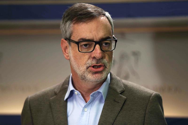 Ciudadanos, ante un acuerdo entre independentistas para investir a Puigdemont: "Los catalanes no quieren una Cataluña a medias" Ciudadanos, ante un acuerdo entre independentistas para investir a Puigdemont: "Los catalanes no quieren una Cataluña a medias"